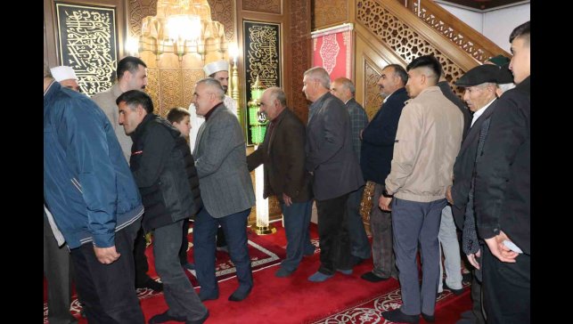 Kaymakam Karali, vatandaşlarla bayramlaştı