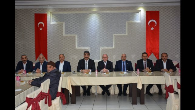 Aşkale'de bayram geleneği devam ediyor