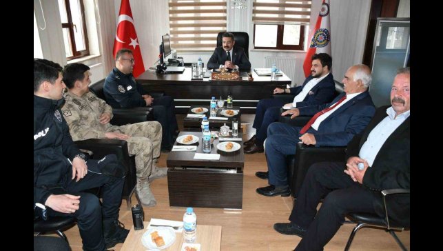 Kaymakam Özçelik'ten güvenlik güçlerine bayram ziyareti