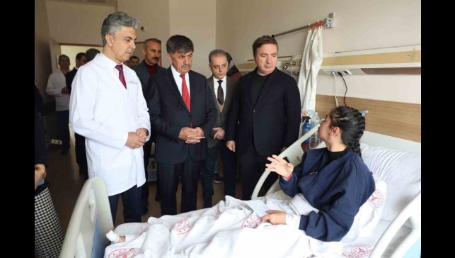 Vali Aydoğdu, hastanede tedavi gören hastaları ziyaret etti