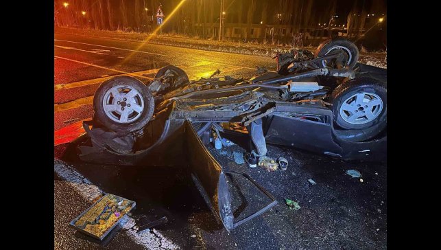 Ağrı'da otomobil hurdaya döndü: 2'si ağır 4 yaralı