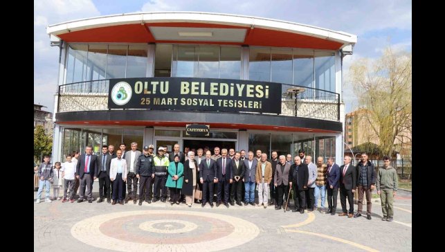 Oltu'da bayramlaşma coşkusu sürüyor