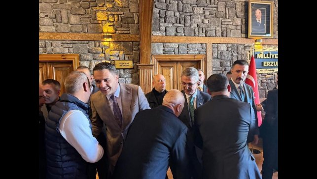 MHP'de bayramlaşma programına yoğun ilgi