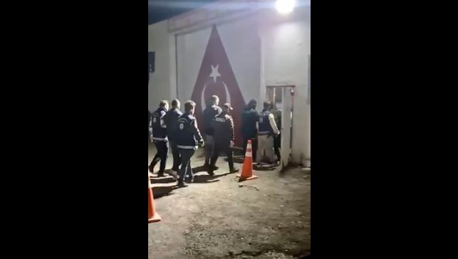 Yurt dışına kaçmaya çalışan 3 firari hükümlü tırda yakalandı