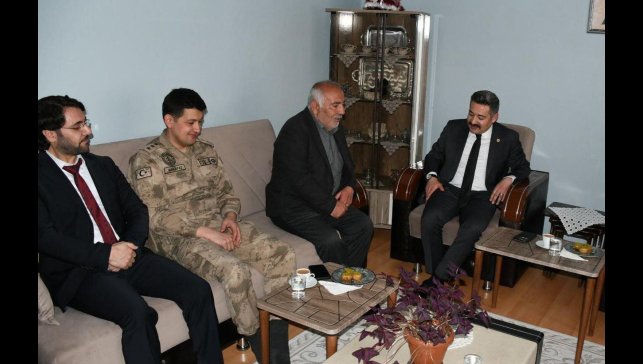 Kaymakam Özçelik'ten şehit ve gazi ailelerine bayram ziyareti