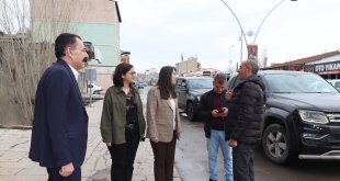 Ağrı Belediyesi Eş Başkanları yol ve kaldırım çalışmalarını inceledi