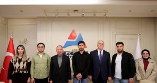 Prof. Dr. Karabulut, en çok kitap okuyan öğrencileri ödüllendirdi