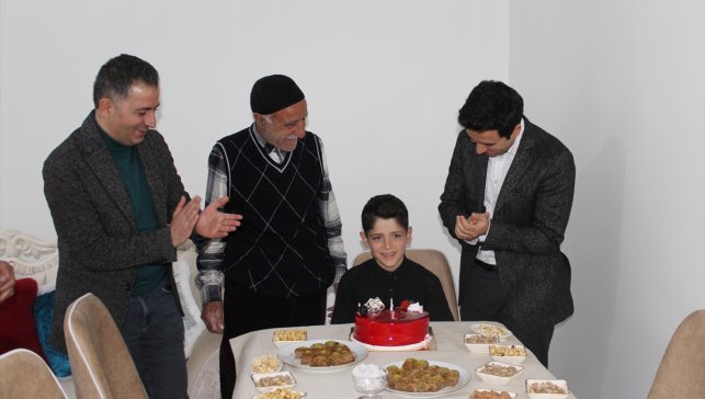 Bingöl'de şehit oğluna doğum günü sürprizi yapıldı