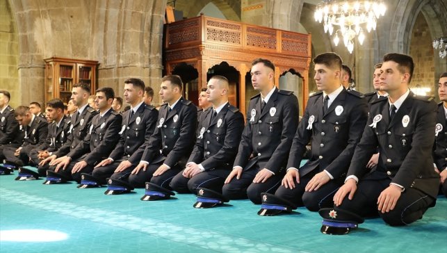 Erzurum'da Türk Polis Teşkilatının kuruluş yıl dönümünde şehitler için mevlit okutuldu