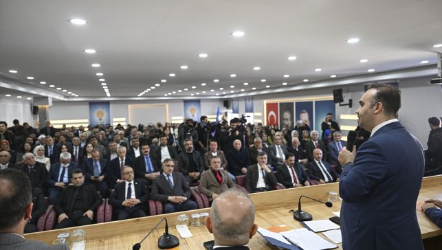 Sanayi ve Teknoloji Bakanı Kacır, AK Parti Van İl Başkanlığı'nı ziyaret etti: