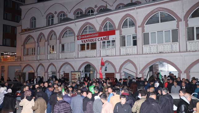 Van'da vatandaşlar Gazze'ye destek için yürüdü