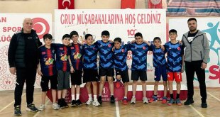 Ağrılı öğrenciler badminton grup müsabakalarında dereceyle döndü
