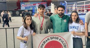 Ağrılı sporculardan Muay Thai Türkiye Şampiyonası'nda 3 madalya