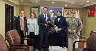 Tutak'ta en çok kitap okuyan öğrenciler ödüllendirildi