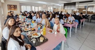 Ağrı'da PISA 2025’e katılacak öğrencilerle kahvaltıda bir araya geldi