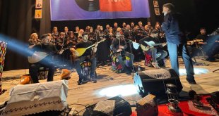 Ağrı’da 90’lar Gecesi’ne büyük ilgi