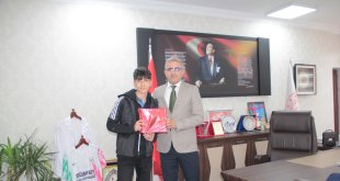 Berat Şahin’den TÜGVA Kitap Yarışmasında Türkiye Beşinciliği