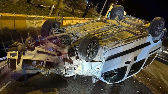 Hamur'dan Ağrı Merkeze Giden Kamyonet Devrildi: 2 Yaralı