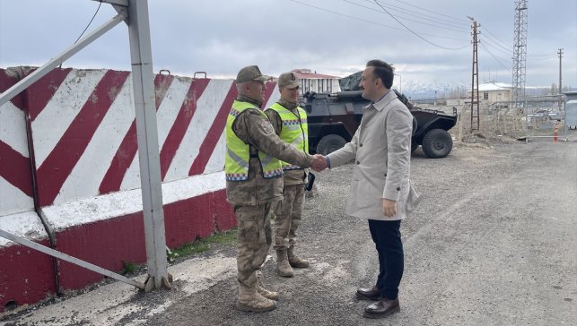 Malazgirt Kaymakamı Göksu Bayram, bayram ziyaretlerinde bulundu