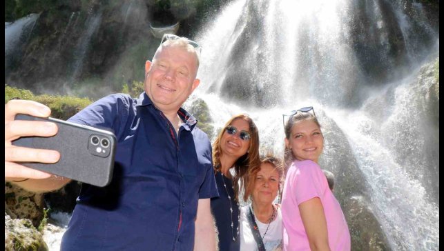 Girlevik Şelalesi bayramda vatandaşların uğrak yeri oldu