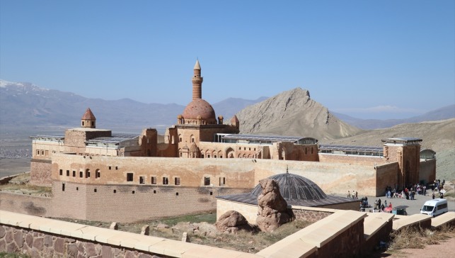 İshak Paşa Sarayı bayram tatilinde ziyaretçilerini ağırlıyor