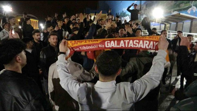 Van'da Galatasaraylı taraftarların derbi sevinci