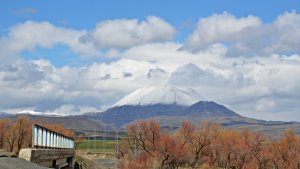 Ağrı'daki Kösedağ baharda karla kaplandı