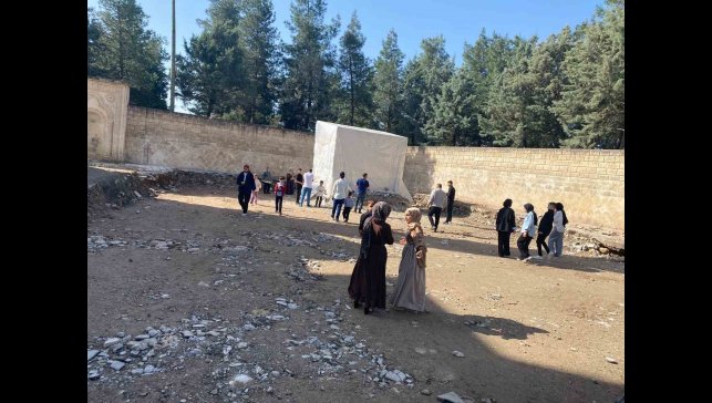 Tescilli eser olmayan Veysel Karani Türbesi aslına uygun yapılıyor