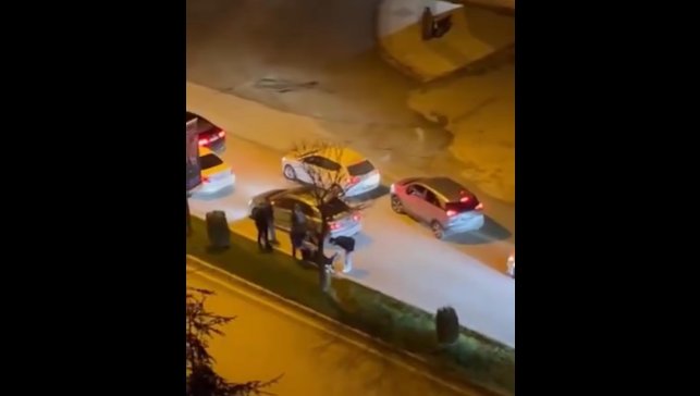 Yol verme tartışmasında trafikte araçlarını durdurup kavga ettiler