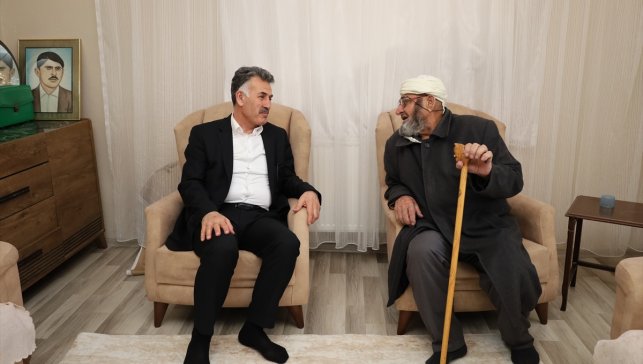 Güroymak Belediye Başkanı Mutlu, yaşlıları ziyaret etti