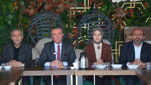 AK Parti Hakkari Başkanı Kaya, muhtarlarla buluştu