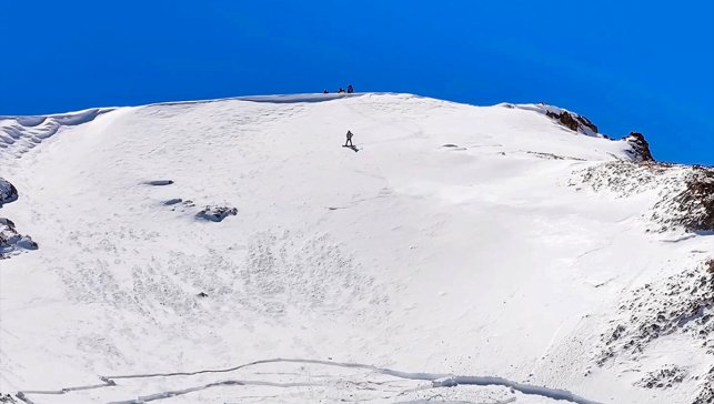 Artos Dağı'nda çığ altında kalan kayakçı kendi imkanlarıyla kurtuldu