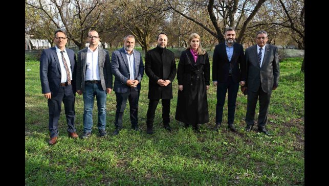 AK Parti milletvekillerinden Malatya'da kayısı incelemesi: "Üreticimizin yanındayız"