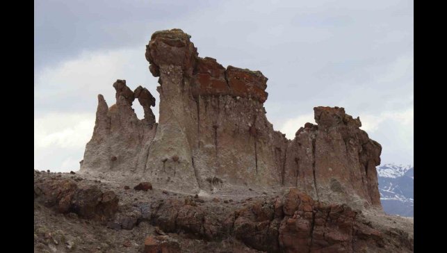 Süslünün Kaşı Kayalıkları göz dolduruyor