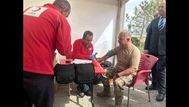 Iğdır İl Emniyet Müdürlüğü'nden Türk Kızılay'ına kan bağışı