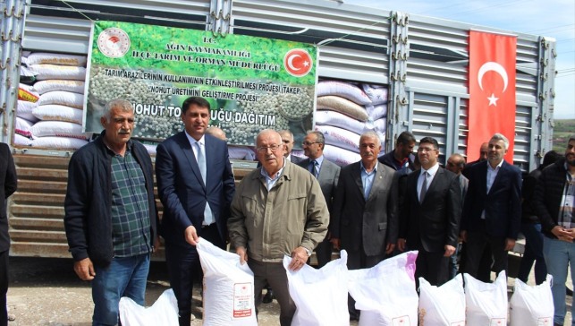 Ağın'da 112 çiftçiye hibeli nohut tohumu dağıtıldı