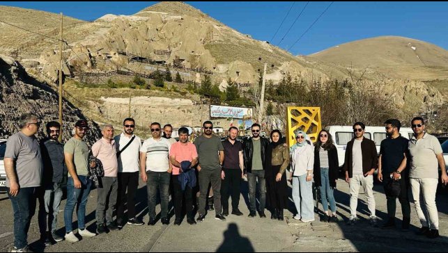 Yüksekovalılar Kendovan peribacalarına hayran kaldı