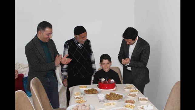 Kaymakam Güzel'den şehit ailesine doğum günü sürprizi