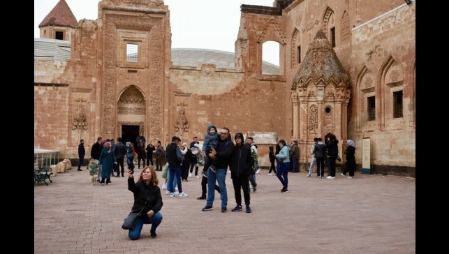 Tarihi İshak Paşa Sarayı, bayramda 17 bin yerli ve yabancı ziyaretçiyi ağırladı