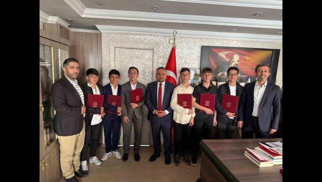 Hafız öğrenciler belge alma sevinci yaşadı