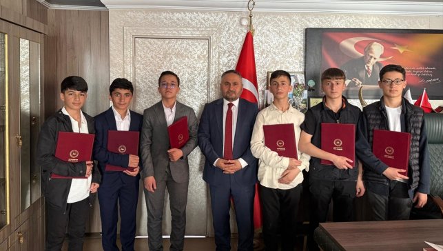 Hakkari'de hafızlık eğitimini tamamlayan öğrenciler belgelerini aldı