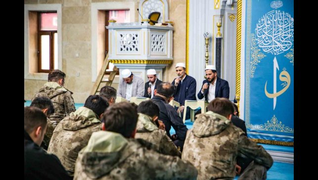 Hakkari'de şehit polisler için mevlit okuldu