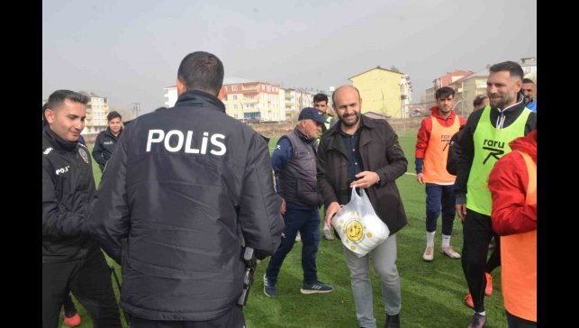 Bulanık'ta ihbara giden polislere pasta sürprizi