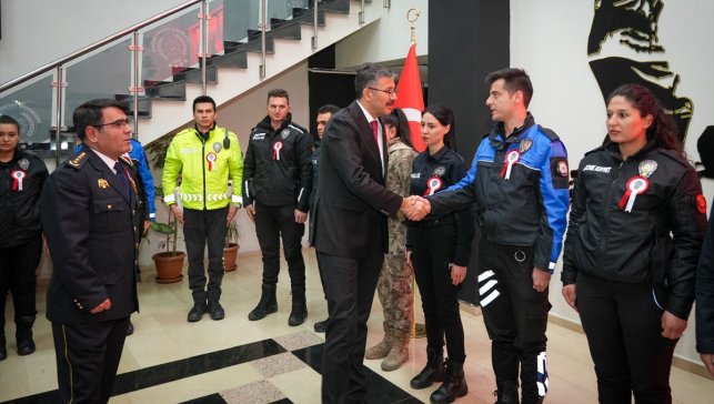 Hakkari Valisi ve Belediye Başkan Vekili Çelik, İl Emniyet Müdürlüğünü ziyaret etti