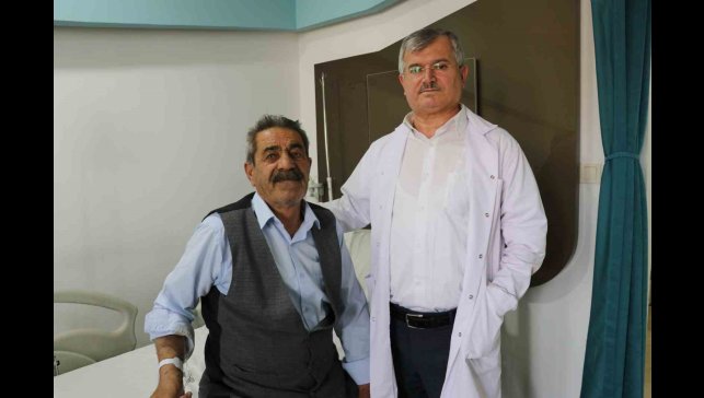 4 damarı kapalı olan ve bir gözünü kaybetme riski bulunan hasta ameliyatla sağlığına kavuştu