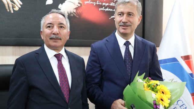 Ağrı İbrahim Çeçen Üniversitesi Rektörlüğüne atanan Prof. Dr. Gülçin görevine başladı