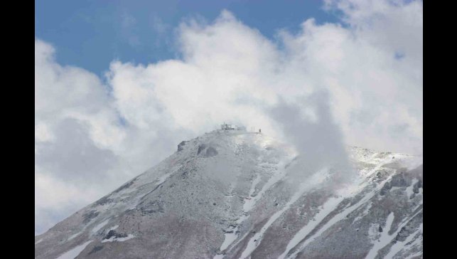 NATO'ya ait radar üssündeki küre fırtına nedeniyle yerinden söküldü
