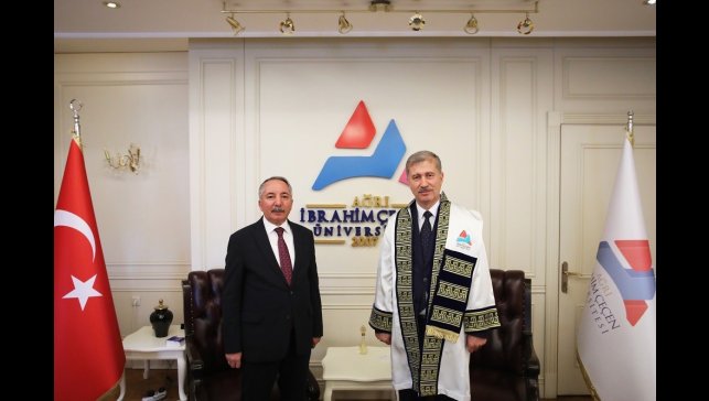 AİÇÜ'de yeni dönem: Gülçin rektörlük görevine başladı