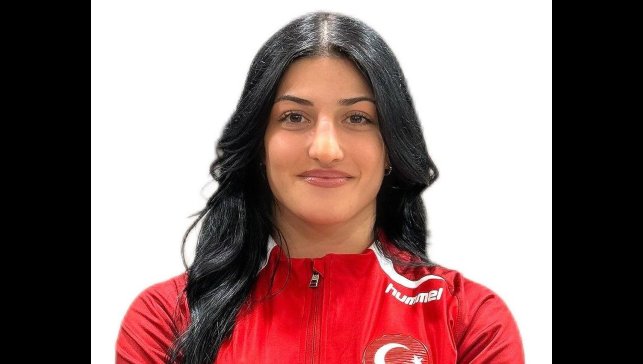 Erzincanlı milli güreşçi Kamaloğlu gümüş madalya kazandı