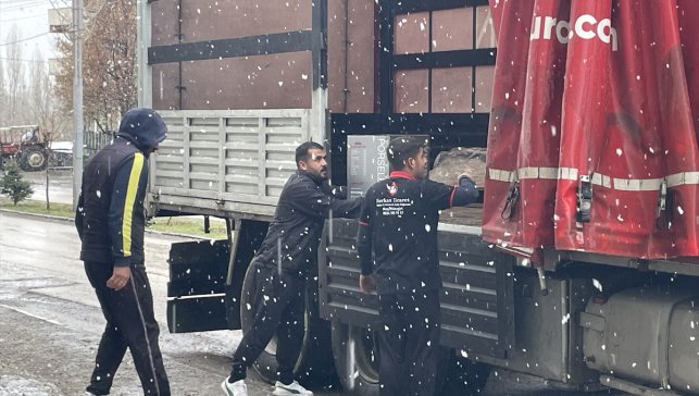 Bitlis ve Muş'ta 74 köy yolu ulaşıma kapandı